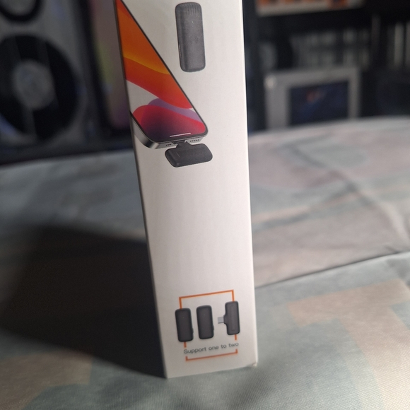 2 Wireless Microphone with Black and Gray Accessories - Picture 2 of 4